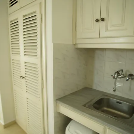 Aparthotel Panthea 2*