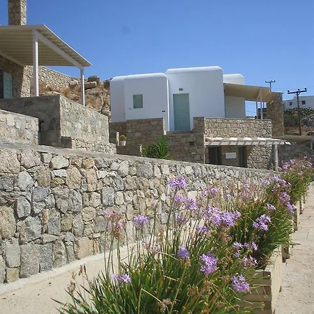 מלון דירות Panthea 2*